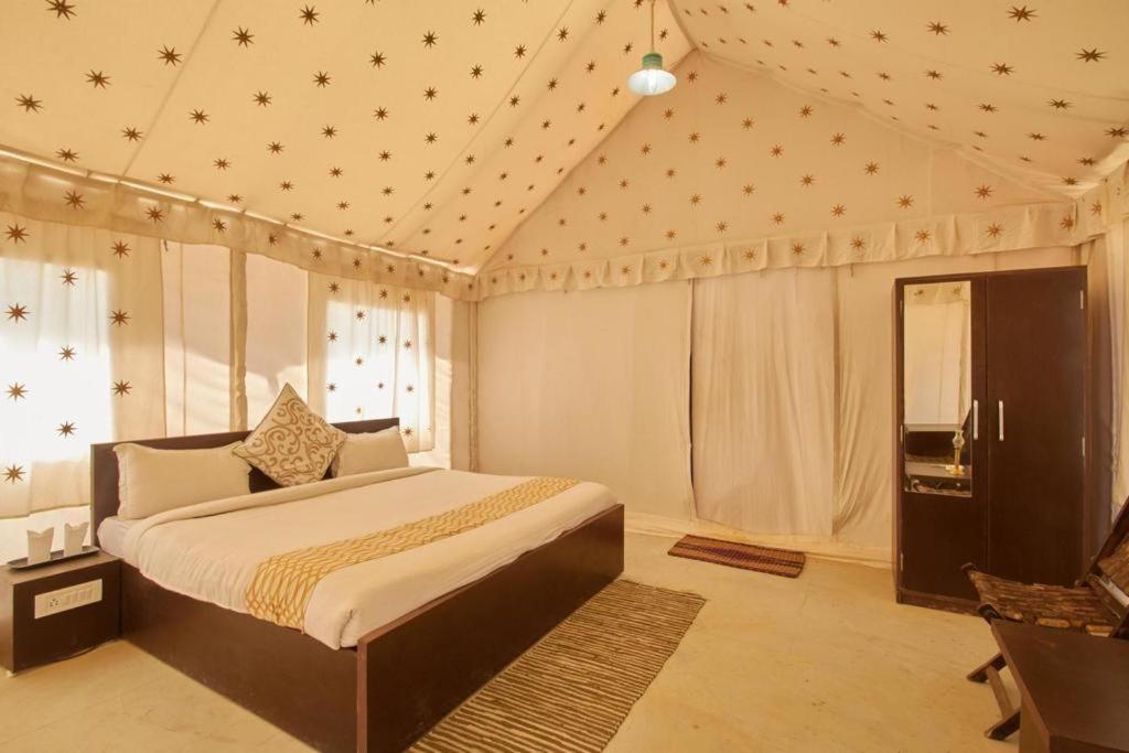 Golden Sandstone Hotel Desert Safari Camp 자이살메르 외부 사진